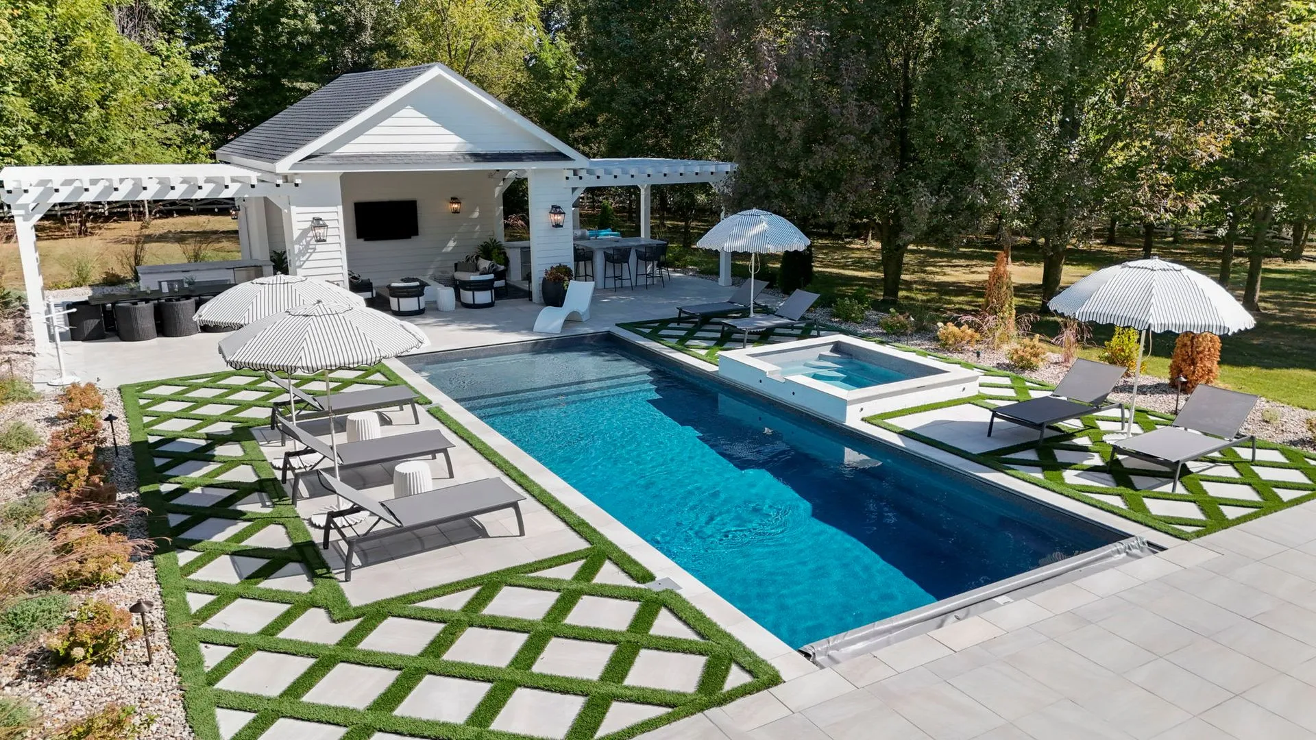 Fiberglass Swimming Pool Installations by Leisure Pools Wyoming